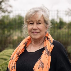 Maryline dans son jardin